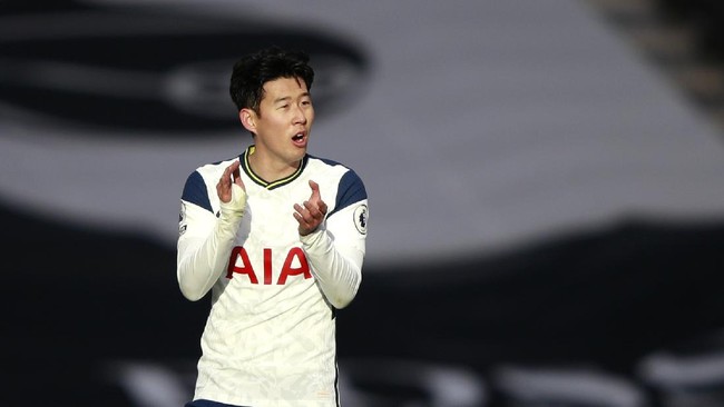 Kedatangan Son Heung-min dengan wajah datar ke tempat latihan Tottenham Hotspur viral di media sosial.