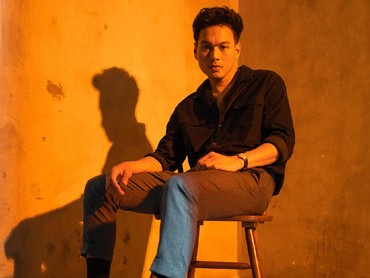 Lirik Lagu Honey Bee - Rendy Pandugo