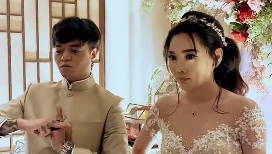 Reza Arap dan Wendy Walters Tunangan