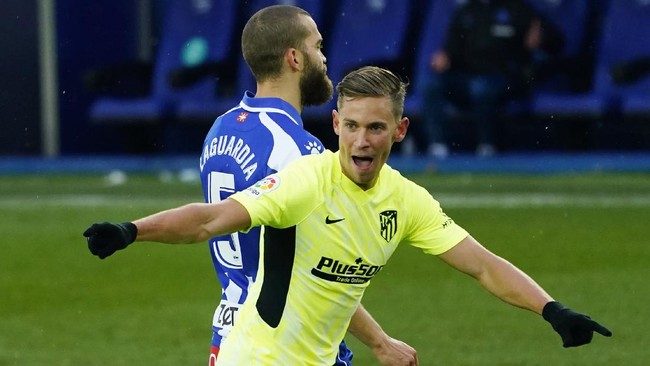 Atletico Madrid menang dramatis 2-1 atas Deportivo Alaves dalam laga pekan ke-17 Liga Spanyol di Stadion Mendizorroza, Minggu (3/1).