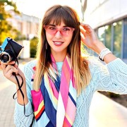 Cara Pakai Scarf yang Bikin Kamu Terlihat Seperti Cewek Prancis