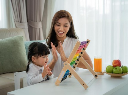 Ajari Si Kecil Simbol Matematika: Arti, Cara Membaca & Contoh Penggunaan