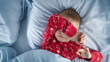 Hadapi Anak yang Menangis Tengah Malam saat Tidur