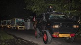 FOTO: Belum Berizin BPOM, Vaksin Sinovac Diedarkan ke Daerah Meskipun belum mendapatkan izin penggunaan darurat (EUA) dari BPOM, pemerintah sudah mulai mengedarkan vaksin Sinovac ke daerah-daerah untuk vaksinasi Covid-19.