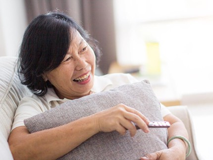 Aku Hamil Besar Sibuk Bebersih Rumah, Mertua Malah Asyik Nonton Sinetron