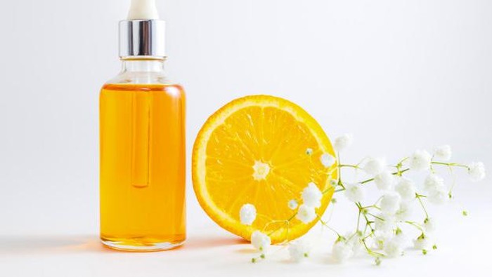 9 Alasan Kamu Perlu Coba Serum Vitamin C dalam Skincare Routine