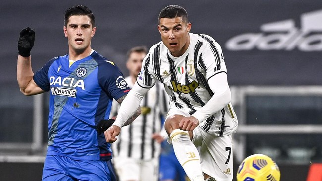 Penyerang Portugal dan Juventus, Cristiano Ronaldo, telah melewati catatan gol Pele dan berpeluang mencatat lima rekor pada 2021.