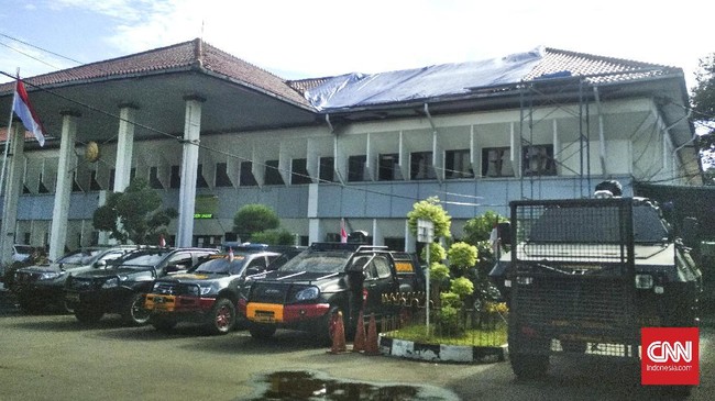 Sejumlah kendaraan taktis disipakan di PN Jaksel terkait pengamanan sidang praperadilan pimpinan eks FPI Rizieq Shihab.