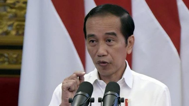 Jokowi pun meminta Satgas Penanganan Covid-19 lebih menekankan dan mengajak masyarakat menjalankan protokol kesehatan melalui saluran komunikasi publik.