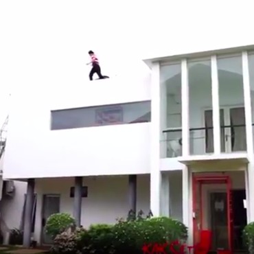 Viral Aksi Parkour di Atap Rumah, Kak Seto Ternyata Fobia Ketinggian