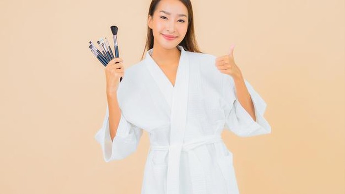 Makeup Habis? Ini Tips Memanfaatkan Makeup yang Kamu Punya
