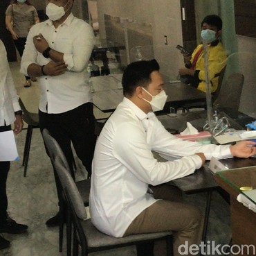 Michael Yukinobu Datangi Polda Metro Jaya, Gisel Belum Terlihat