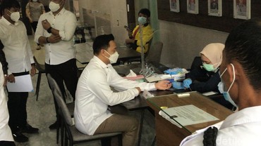 img-title Michael Yukinobu Datangi Polda Metro Jaya, Gisel Belum Terlihat