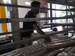 Cara Perajin Tempe di Lamongan Bertahan Saat Harga Kedelai Mahal