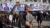FOTO: Peringatan Setahun Pembunuhan Jenderal Iran Puluhan ribu warga Iran turun ke jalan di kota Teheran untuk memperingati satu tahun kematian Jenderal Qasem Soleimani yang tewas dibunuh oleh Amerika Serikat.