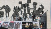 FOTO: Peringatan Setahun Pembunuhan Jenderal Iran Puluhan ribu warga Iran turun ke jalan di kota Teheran untuk memperingati satu tahun kematian Jenderal Qasem Soleimani yang tewas dibunuh oleh Amerika Serikat.