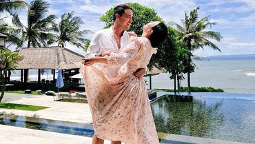 Gagal Foto Romantis, Sandal Jepit Raisa dan Hamish Daud Jadi Sorotan