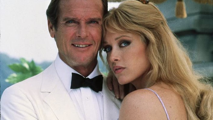 Tanya Roberts dan Roger Moore
