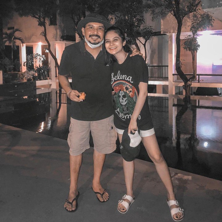 <p>Penyanyi Prastiwi Dwiarti atau yang lebih dikenal sebagai Tiwi, kini sedang mengandung anak keduanya lho, Bunda. (Foto: Instagram @tentangtiwi)</p>