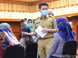 Buktikan Aman, Wagub Emil Dardak Siap Divaksin COVID-19