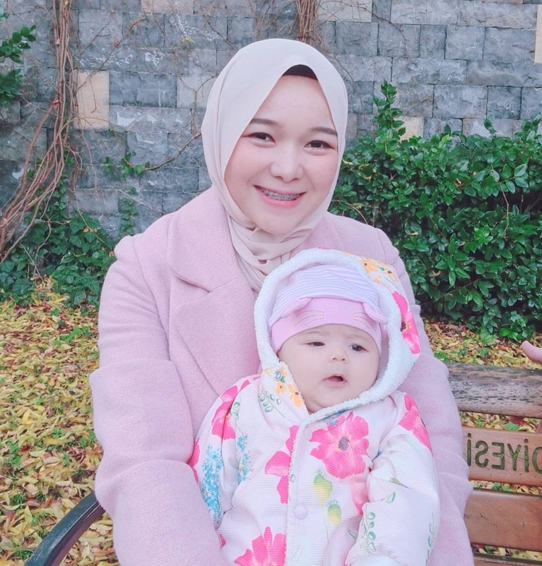 YouTuber Isti Alqadri dan baby Aycil YouTuber Isti Alqadri dan baby Aycil