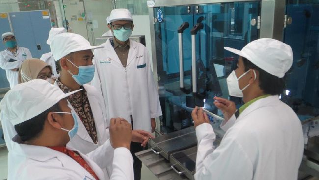 Komisi Fatwa MUI menyatakan vaksin corona produksi Sinovac, perusahaan asal China dinyatakan halal dan suci.