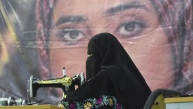 Taliban Berkuasa, Burkak Kembali Diburu Perempuan Afghanistan