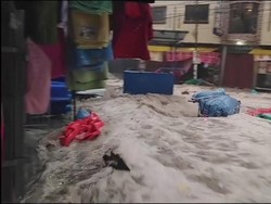 Potret Ganasnya Banjir di Bolivia, Terjang Permukiman-Seret Alat Berat