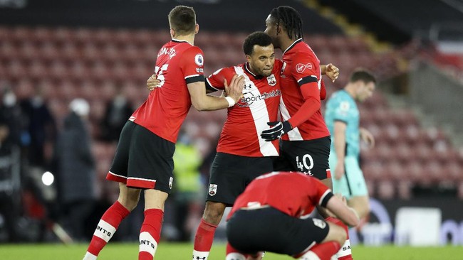 Liverpool gagal menjauh dari kejaran para rival di Liga Inggris setelah dikalahkan Southampton 0-1, Selasa (5/1) dini hari WIB.
