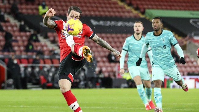 Liverpool tertinggal 0-1 dari Southampton di babak pertama pertandingan Liga Inggris, Selasa (5/1) dini hari waktu Indonesia.