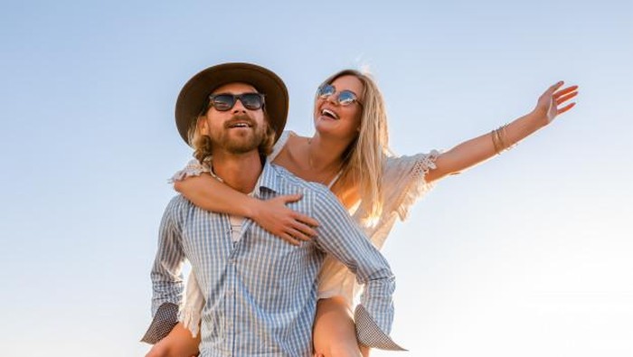 Buat Resolusi Hubungan Cinta Untuk Tahun Ini Berdasarkan Zodiak Kamu, Ladies!