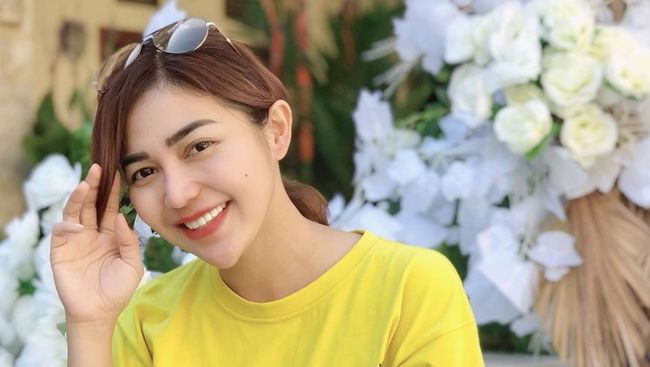 Chacha Sherly eks Trio Macan sempat mengunggah foto dan status di akun Instagramnya beberapa jam sebelum kecelakaan.