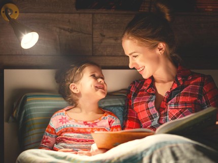 7 Dongeng Sebelum Tidur Seru, Kaya Pesan Moral & Latih Imajinasi Anak