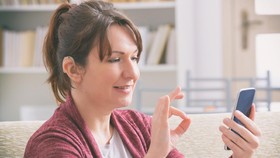 Pengertian, Bentuk, dan Contoh Komunikasi Nonverbal