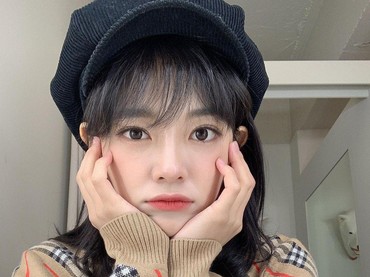 img-title Dituduh Oplas, Kim Sejeong Bocorkan Rahasia Mata yang Jadi Sorotan
