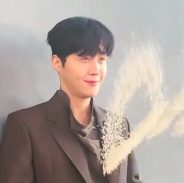 Cuplikan Video Kim Seon Ho Garap Iklan Bikin Fans Ngakak & Kagum