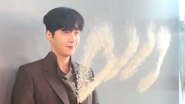 img-title Cuplikan Video Kim Seon Ho Garap Iklan Bikin Fans Ngakak & Kagum