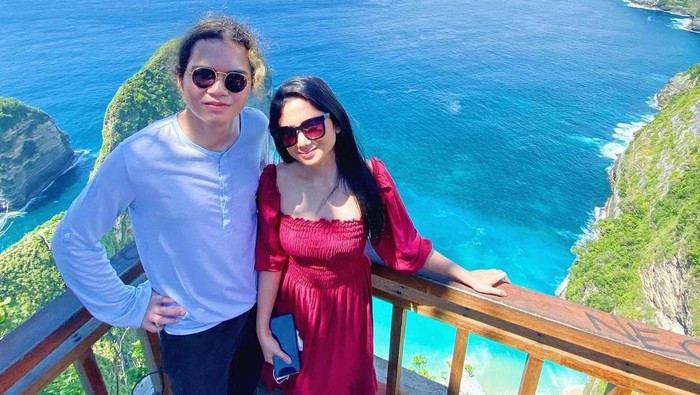 8 Potret Tissa Biani dan Dul Jaelani, Makin Lengket!