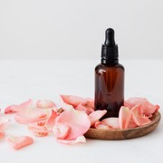 Meratakan Warna Kulit Hingga Mengatasi Bekas Jerawat, Ini Manfaat Tranexamic Acid dalam Skincare