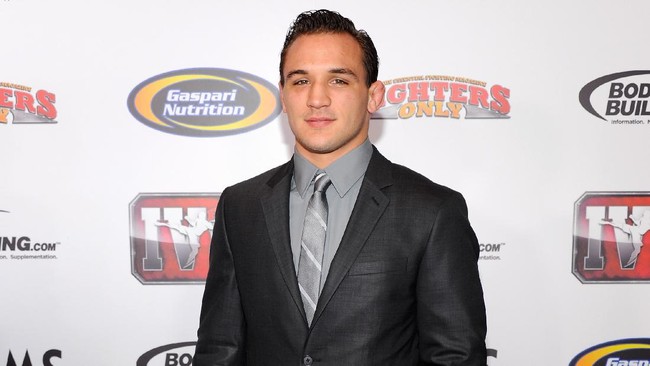 Beneil Dariush menganggap Michael Chandler tak layak merebut sabuk kelas ringan UFC yang lowong usai ditinggal Khabib Nurmagomedov.