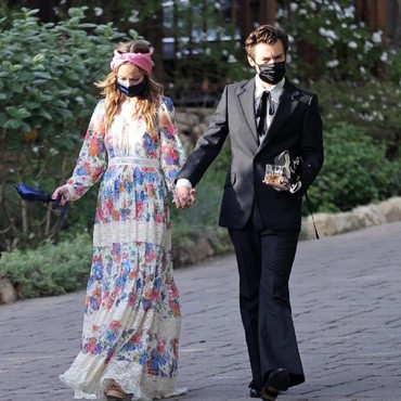 Baru 1 Bulan Pacaran, Olivia Wilde Sudah Pindah ke Rumah Harry Styles