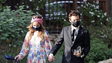 img-title Baru 1 Bulan Pacaran, Olivia Wilde Sudah Pindah ke Rumah Harry Styles
