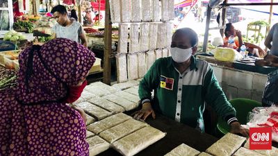 Nurjanah (64) pedagang tempe di Pasar Lembang, Ciledug