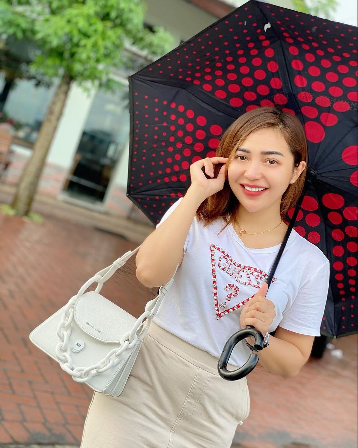 Chacha Sherly meninggal dunia dalam kecelakaan beruntun di Semarang&period;