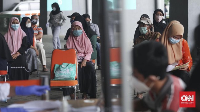 Data Satgas Covid-19 menunjukkan DKI Jakarta kembali mengalami rekor kasus baru dengan 2.402 orang terkonfirmasi covid-19 pada hari ini, Rabu (6/1).