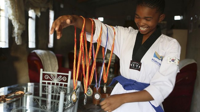 FOTO : Gadis Zimbabwe Melawan Pernikahan Dini Lewat Taekwondo