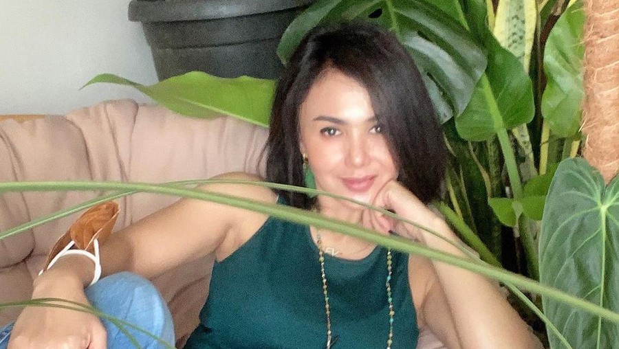 Yuni Shara yang tampak awet muda