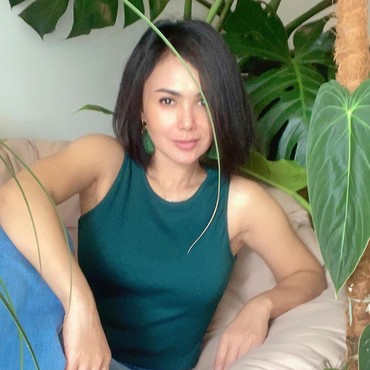 Gendong Bayi, Yuni Shara Disebut Netizen 'Nenek Bahenol'