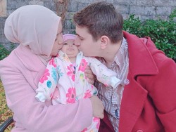 Bak Boneka, Ini Foto Bayi Hijaber & Pria Turki yang Wajahnya Bikin Syok