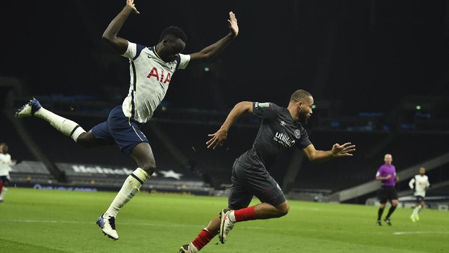 Sejumlah berita menarik terjadi dalam 24 jam terakhir melibatkan pemain muda Indonesia, Elkan Baggott, Barcelona, dan Tottenham.